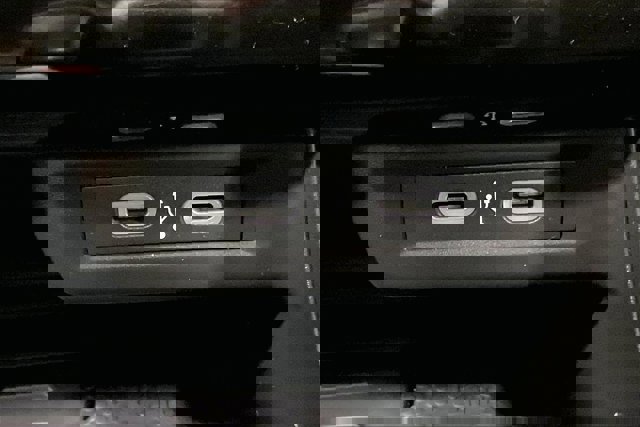 Used 2025 Volkswagen Jetta SE image 33