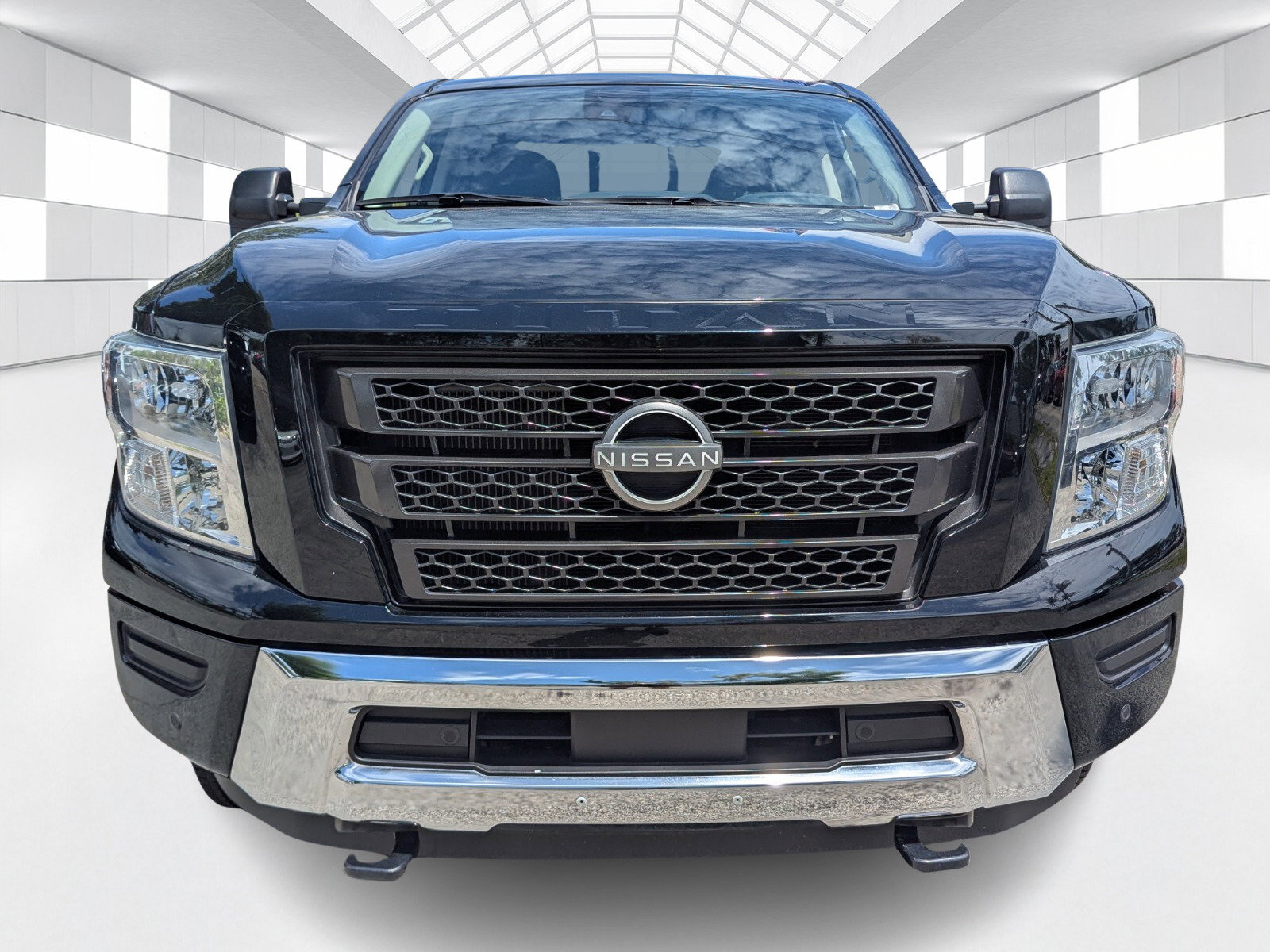 Certified 2023 Nissan Titan SV w/ SV Convenience Package AWD/4WD image 2