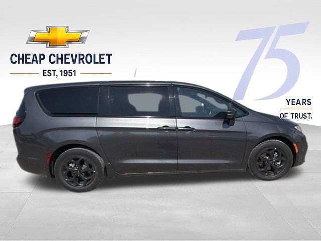 Used 2022 Chrysler Pacifica Touring-L w/ Uconnect Theater Family Group FWD image 7