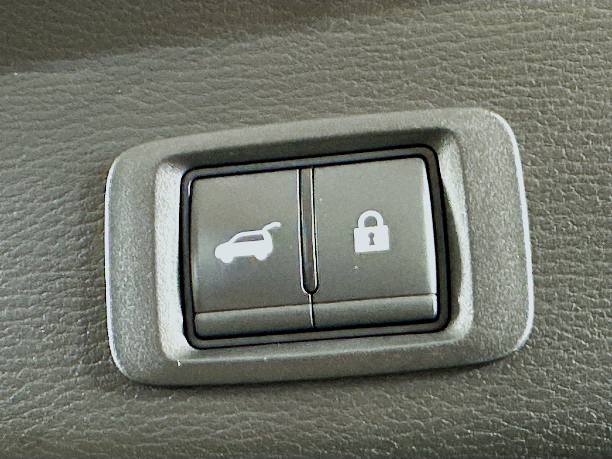 Used 2025 Mitsubishi Outlander SE image 30