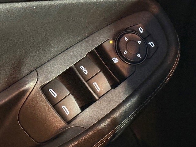 Used 2020 Buick Encore GX Essence w/ Experience Buick Package image 32