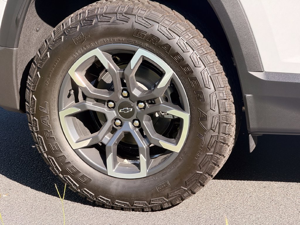 New 2027 Chevrolet Equinox ACTIV w/ Safety and Technology Package FWD image 9