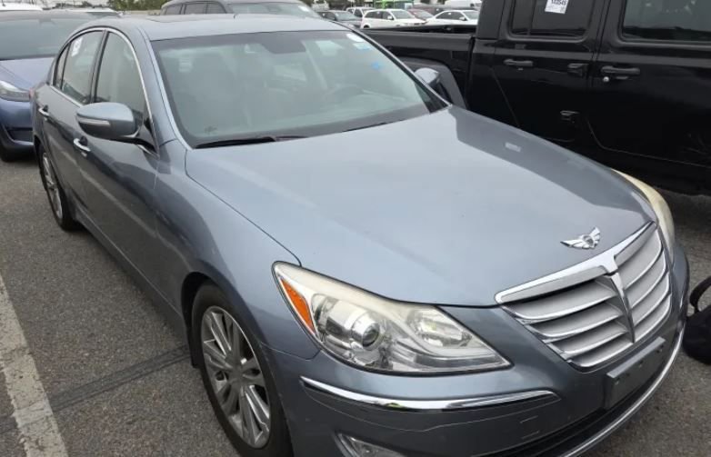 Used 2014 Hyundai Genesis 3.8 w/ Premium Package 02