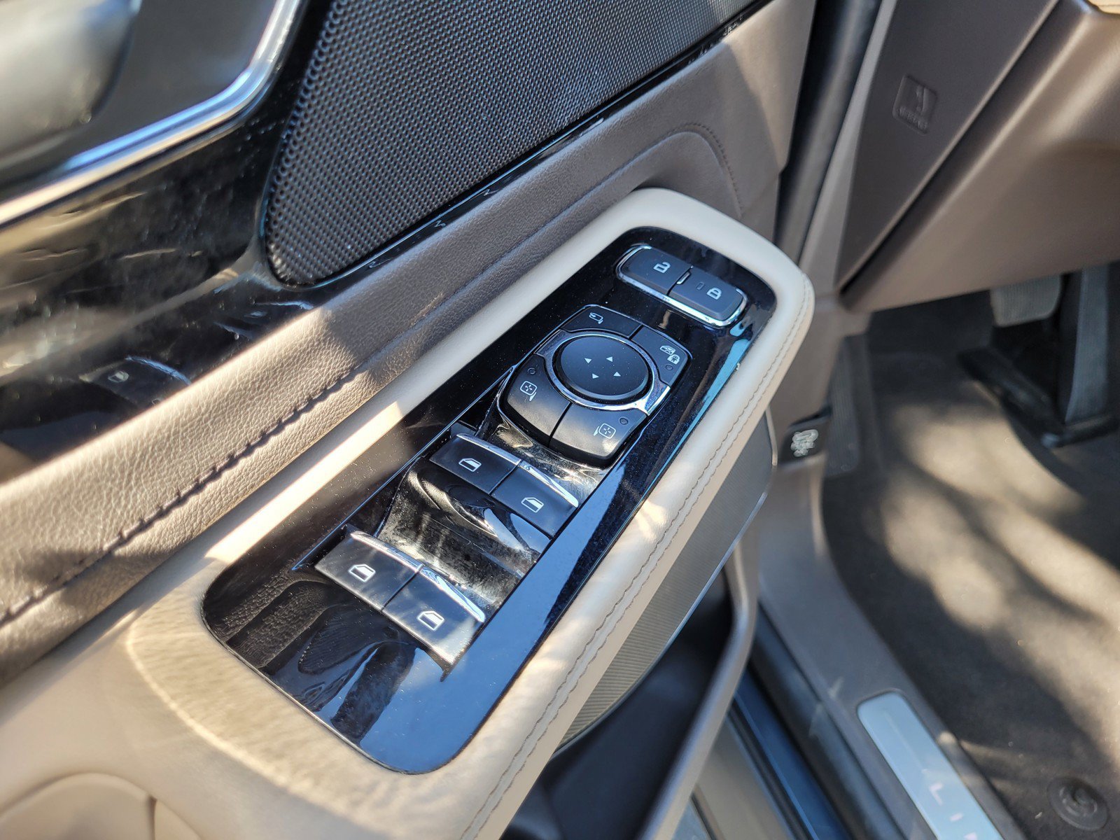 Used 2023 Lincoln Aviator Reserve w/ Equipment Group 201A RWD image 27