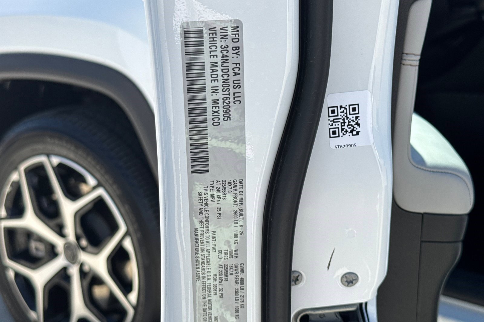 Used 2025 Jeep Compass Limited image 23