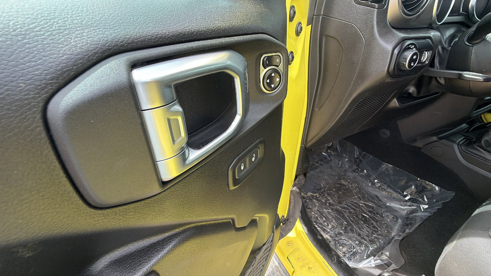 Used 2023 Jeep Gladiator Willys AWD/4WD image 15