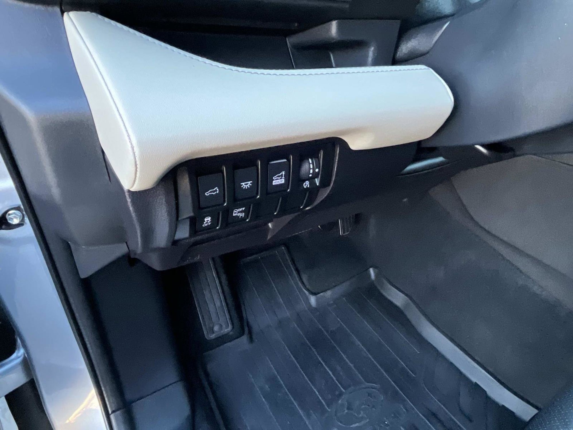 Used 2022 Subaru Ascent Limited w/ Technology Package image 33