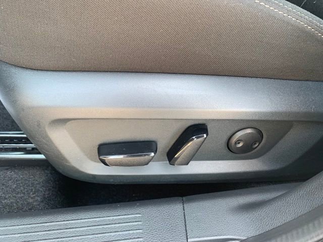 Used 2025 Nissan Rogue SV image 12