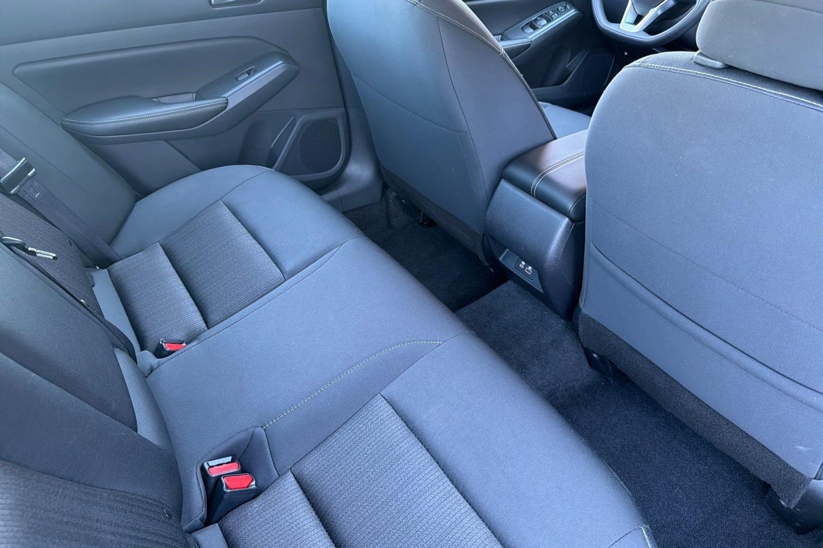 Used 2025 Nissan Altima 2.5 SV image 30