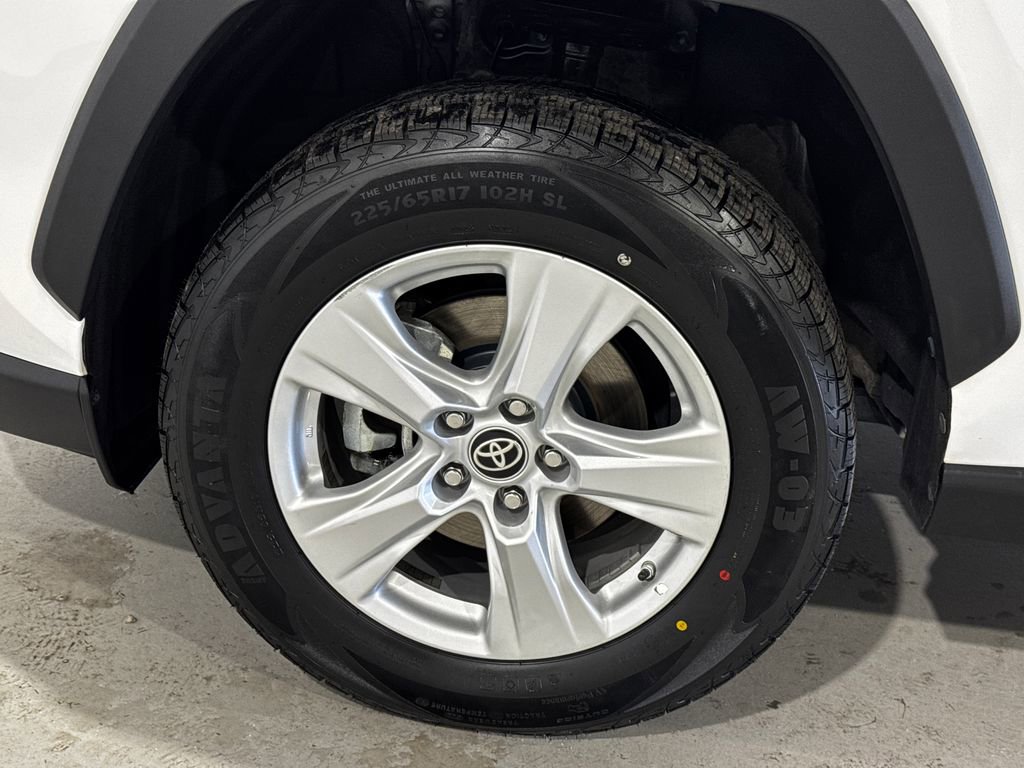 Used 2021 Toyota RAV4 LE AWD/4WD image 8
