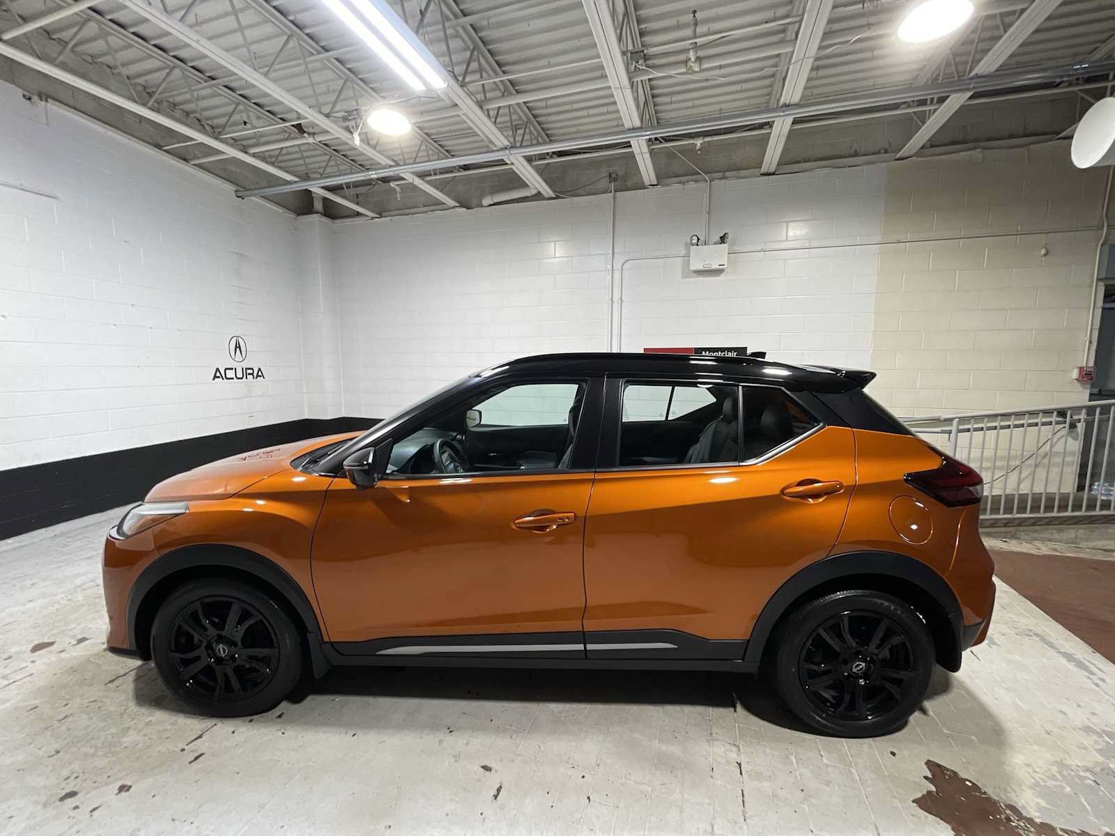 Used 2024 Nissan Kicks SR w/ SR Premium Package FWD image 3