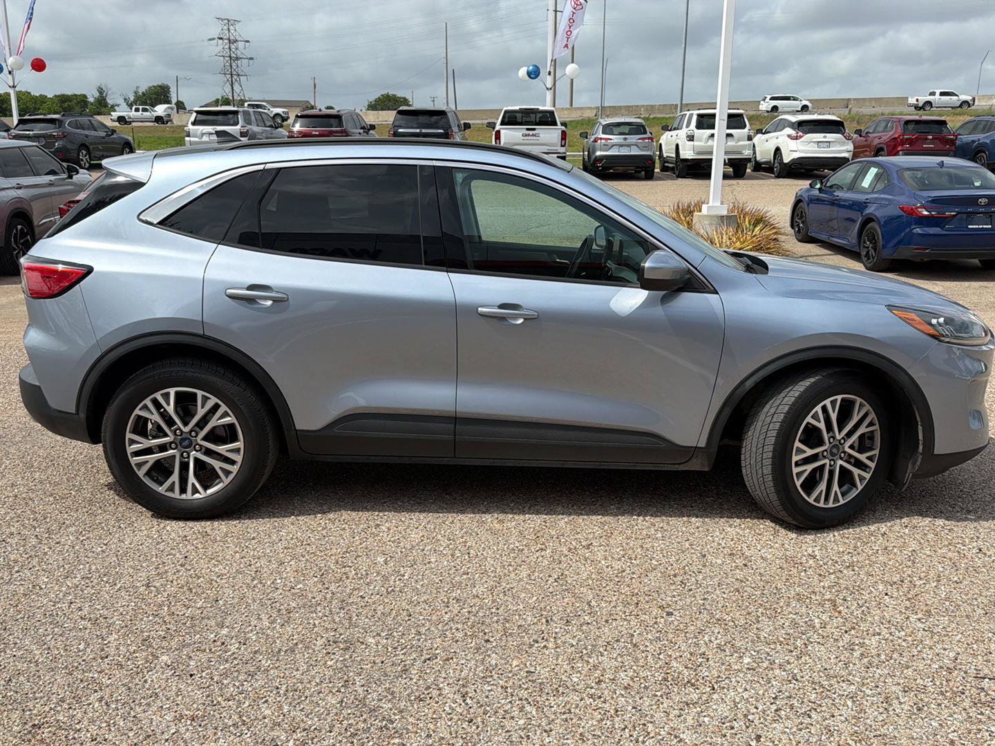 Used 2022 Ford Escape SEL w/ Technology Package FWD image 2