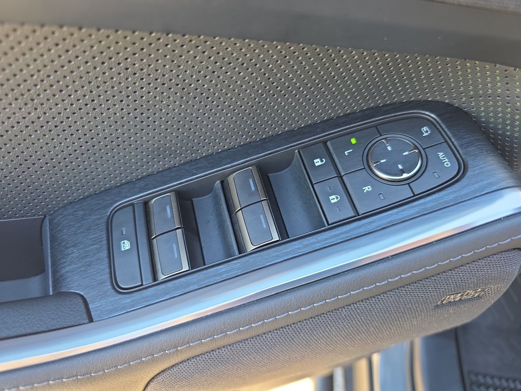 Used 2024 Lexus GX 550 AWD/4WD image 20
