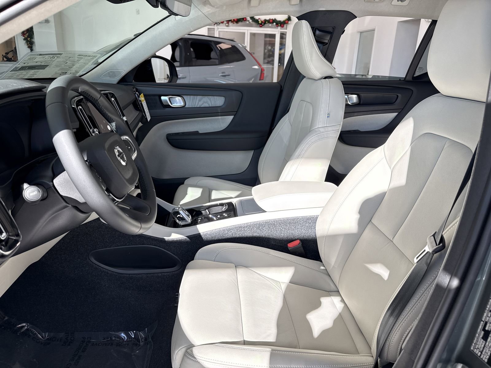 New 2026 Volvo XC40 B5 Plus w/ Protection Package Premier image 9