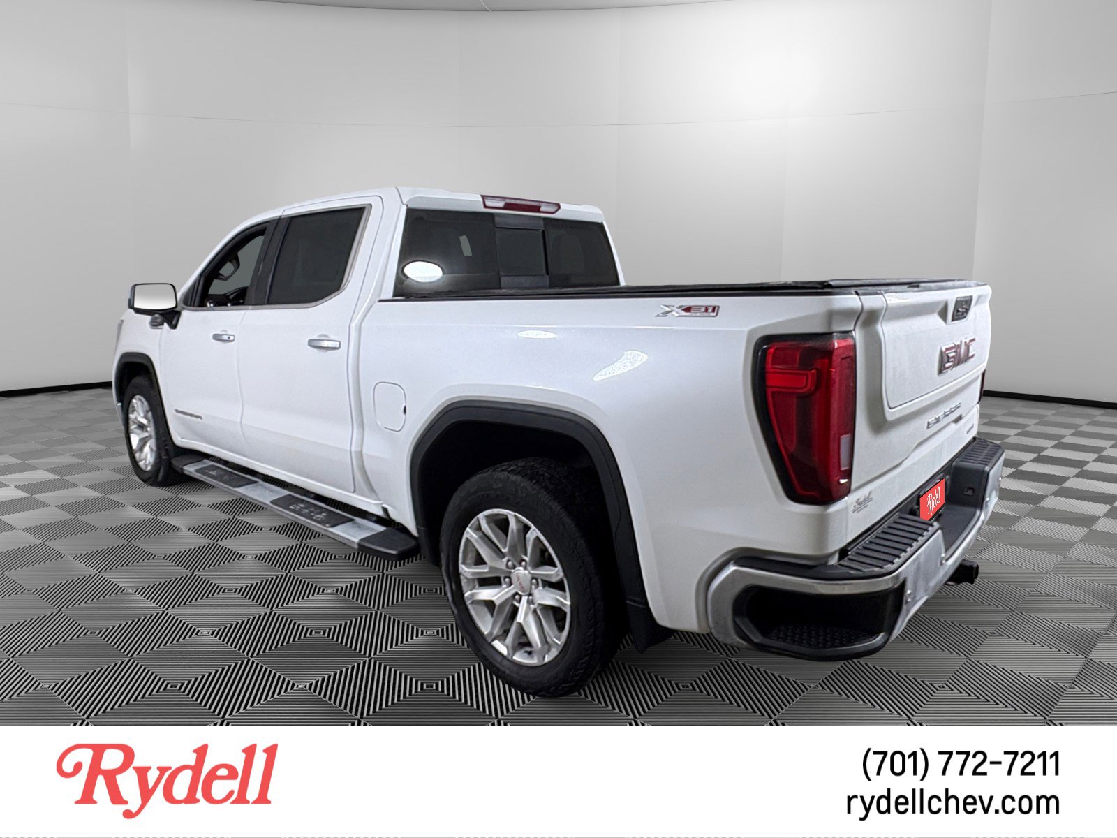 Used 2022 GMC Sierra 1500 SLT w/ SLT Premium Plus Package AWD/4WD image 3