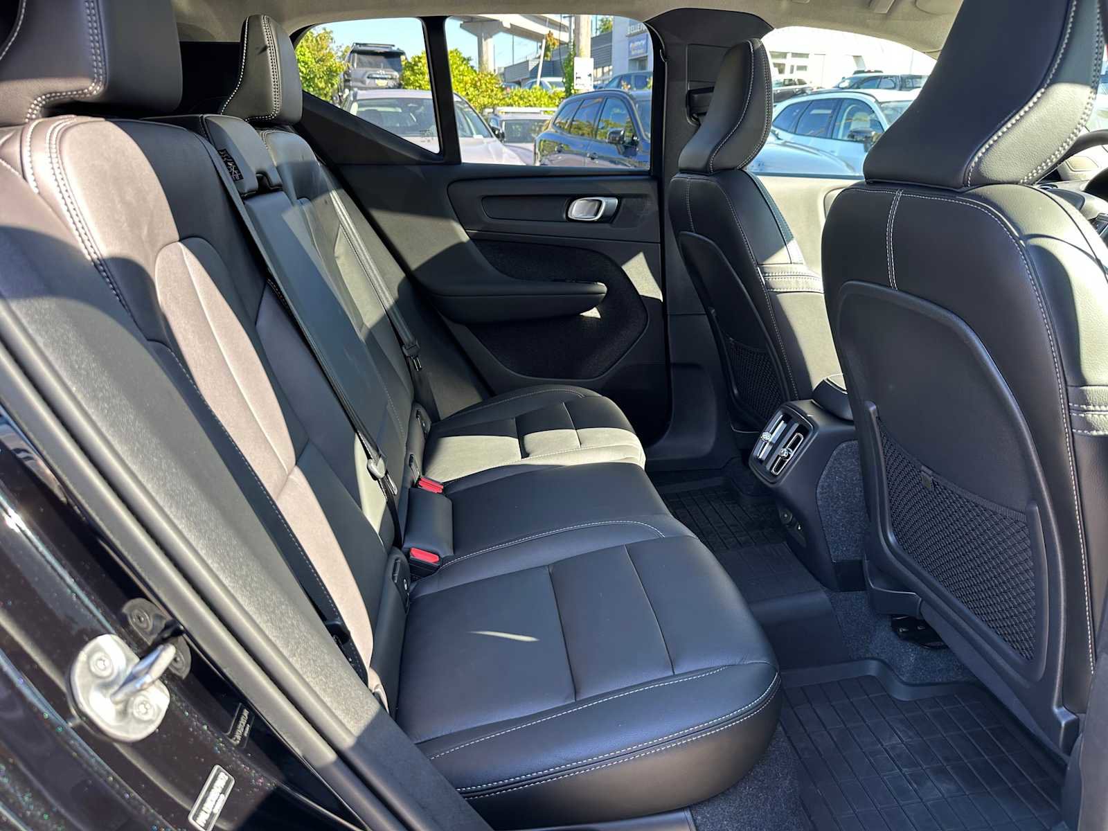 Used 2025 Volvo XC40 B5 Plus w/ Climate Package image 13