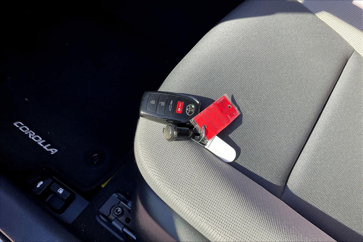 Used 2023 Toyota Corolla LE w/ LE Convenience Package FWD image 14