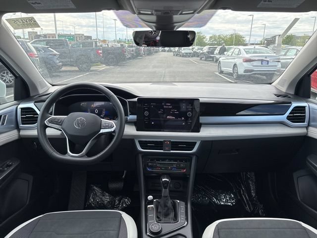 New 2026 Volkswagen Taos SE AWD/4WD image 2