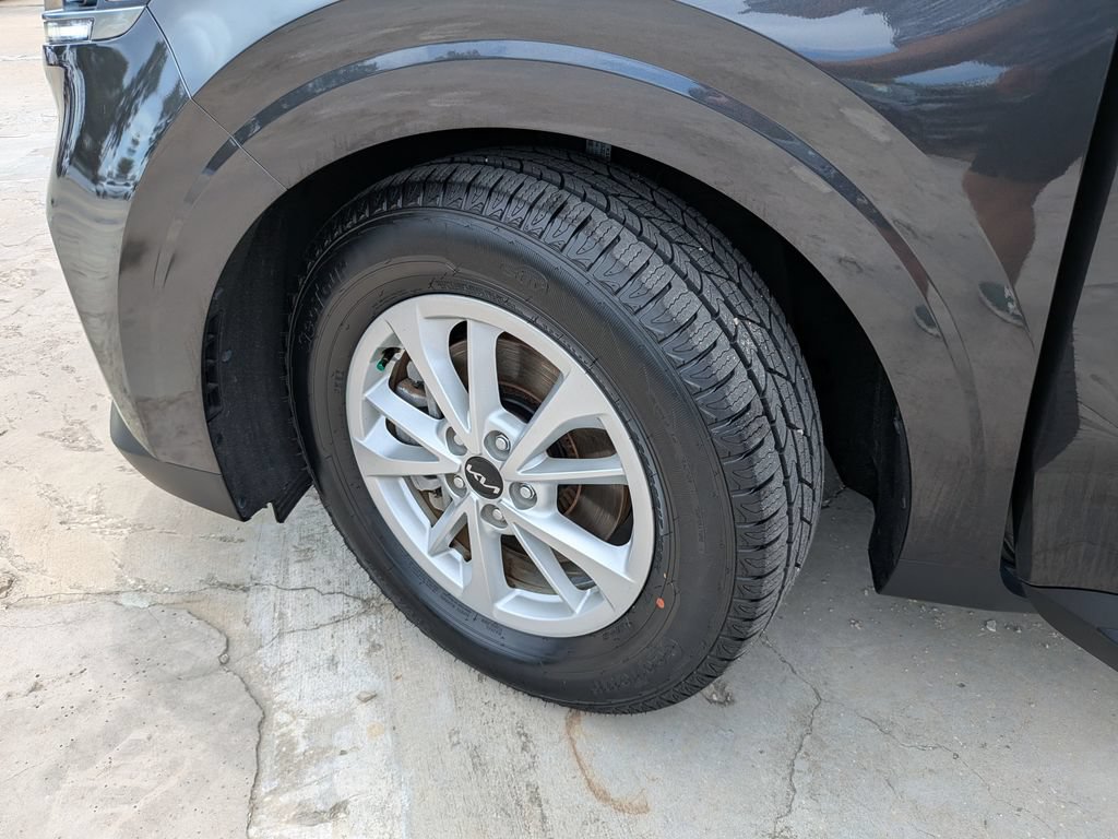 Certified 2024 Kia Carnival LX FWD image 36