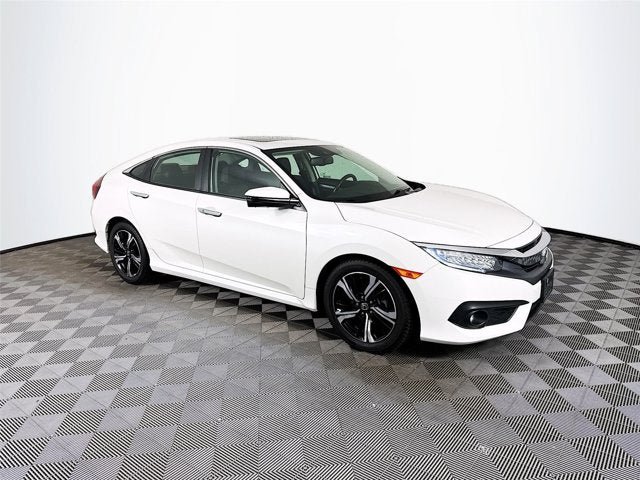 Used 2018 Honda Civic Touring image 4