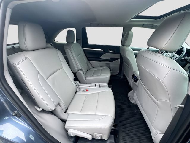 Used 2019 Toyota Highlander XLE AWD/4WD image 28