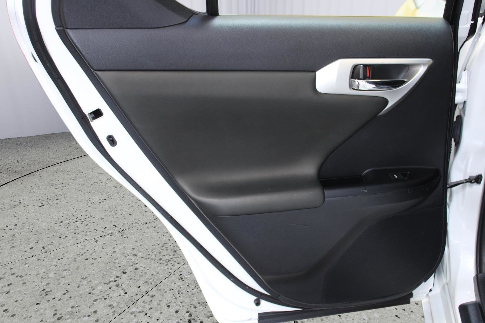 Used 2013 Lexus CT 200h w/ Premium Pkg w/Backup Camera image 39