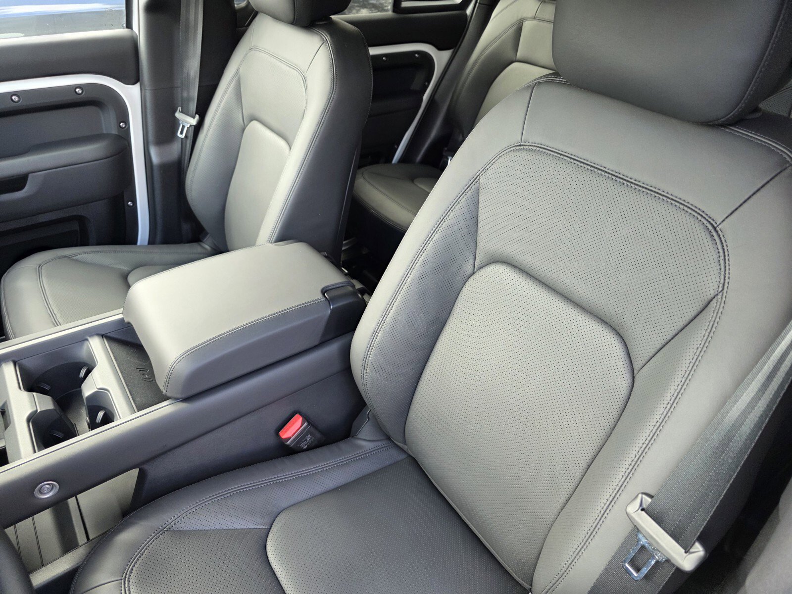 Used 2026 Land Rover Defender 130 S image 11