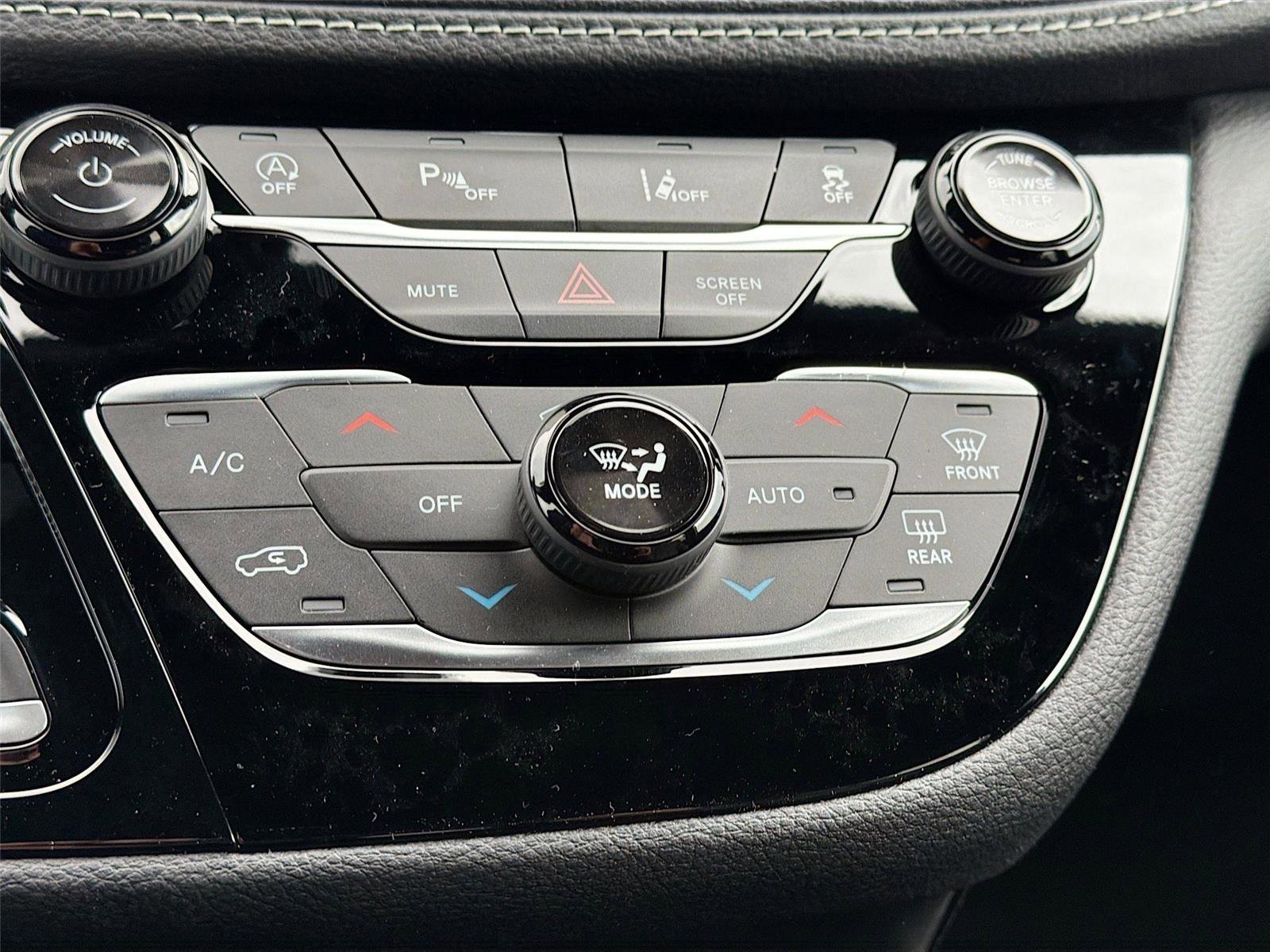 New 2026 Chrysler Pacifica Select AWD/4WD image 15