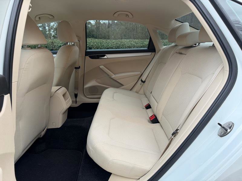 Used 2017 Volkswagen Passat 1.8T S image 22