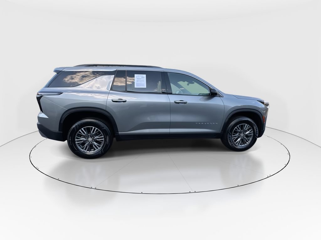 Used 2024 Chevrolet Traverse LT FWD image 9