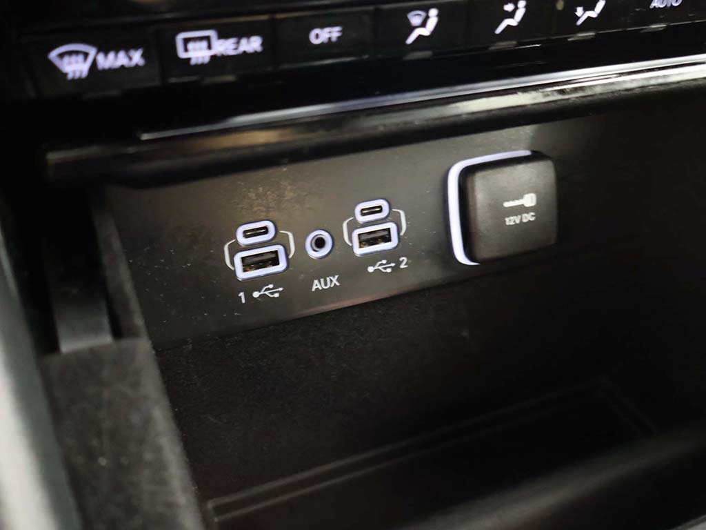 Used 2023 Jeep Grand Cherokee Limited AWD/4WD image 56