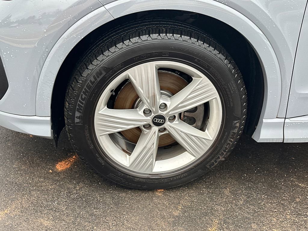 Used 2022 Audi Q4 e-tron Premium image 11