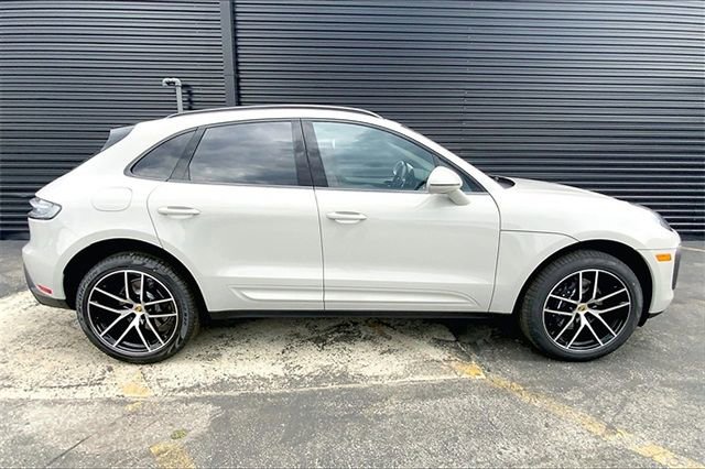 Certified 2026 Porsche Macan AWD/4WD image 11