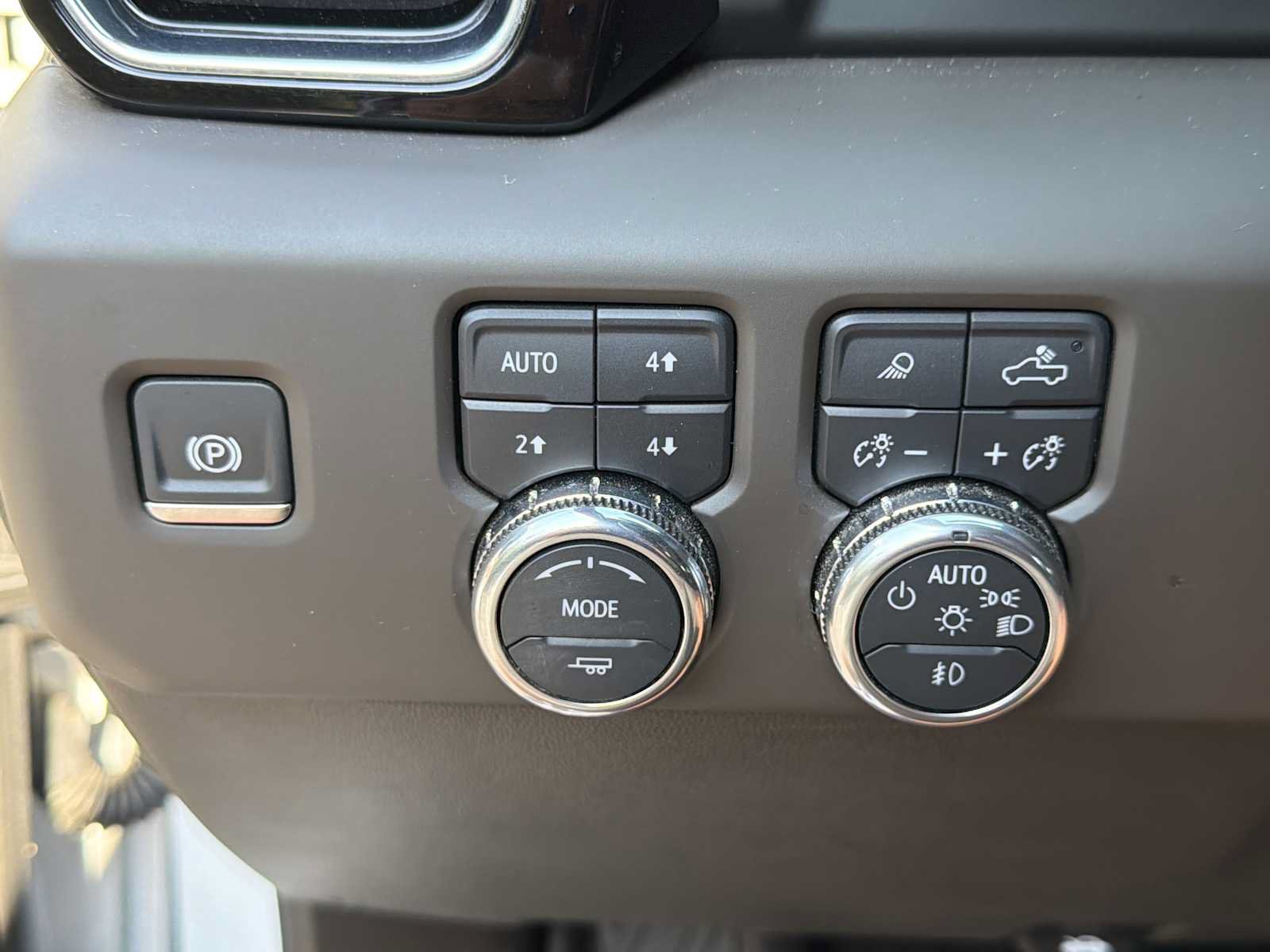 Used 2024 GMC Sierra 2500 Denali w/ Denali Reserve Package AWD/4WD image 19