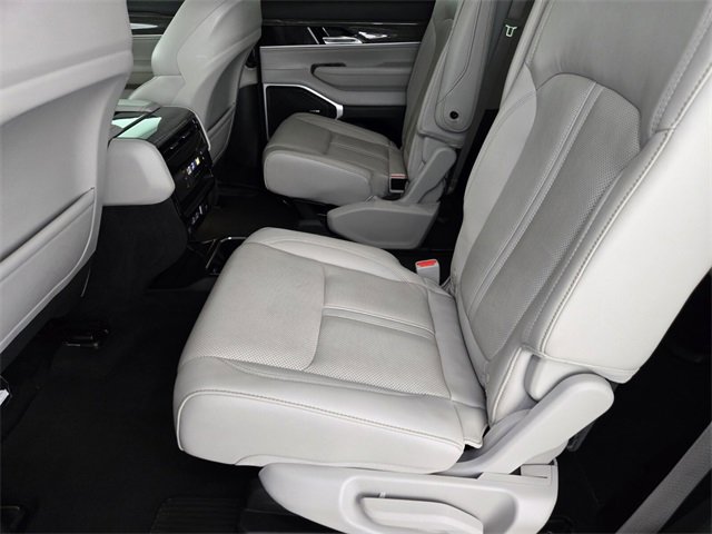 Used 2022 Jeep Wagoneer Series III w/ Flexible Seating Group image 5