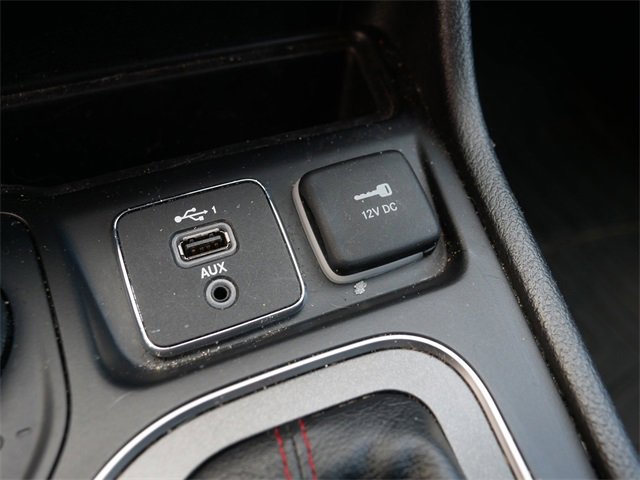 Used 2019 Jeep Cherokee Trailhawk w/ Cold Weather Group image 31