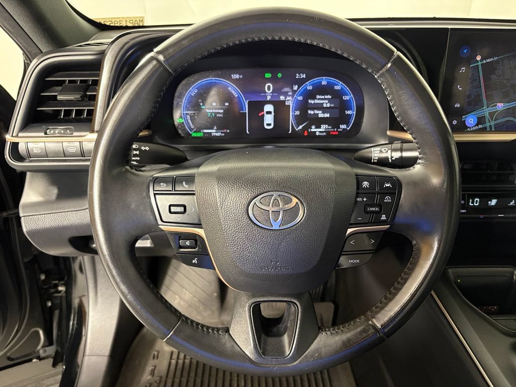 Used 2023 Toyota Crown AWD/4WD image 23
