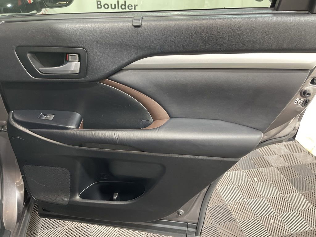 Used 2015 Toyota Highlander XLE image 15