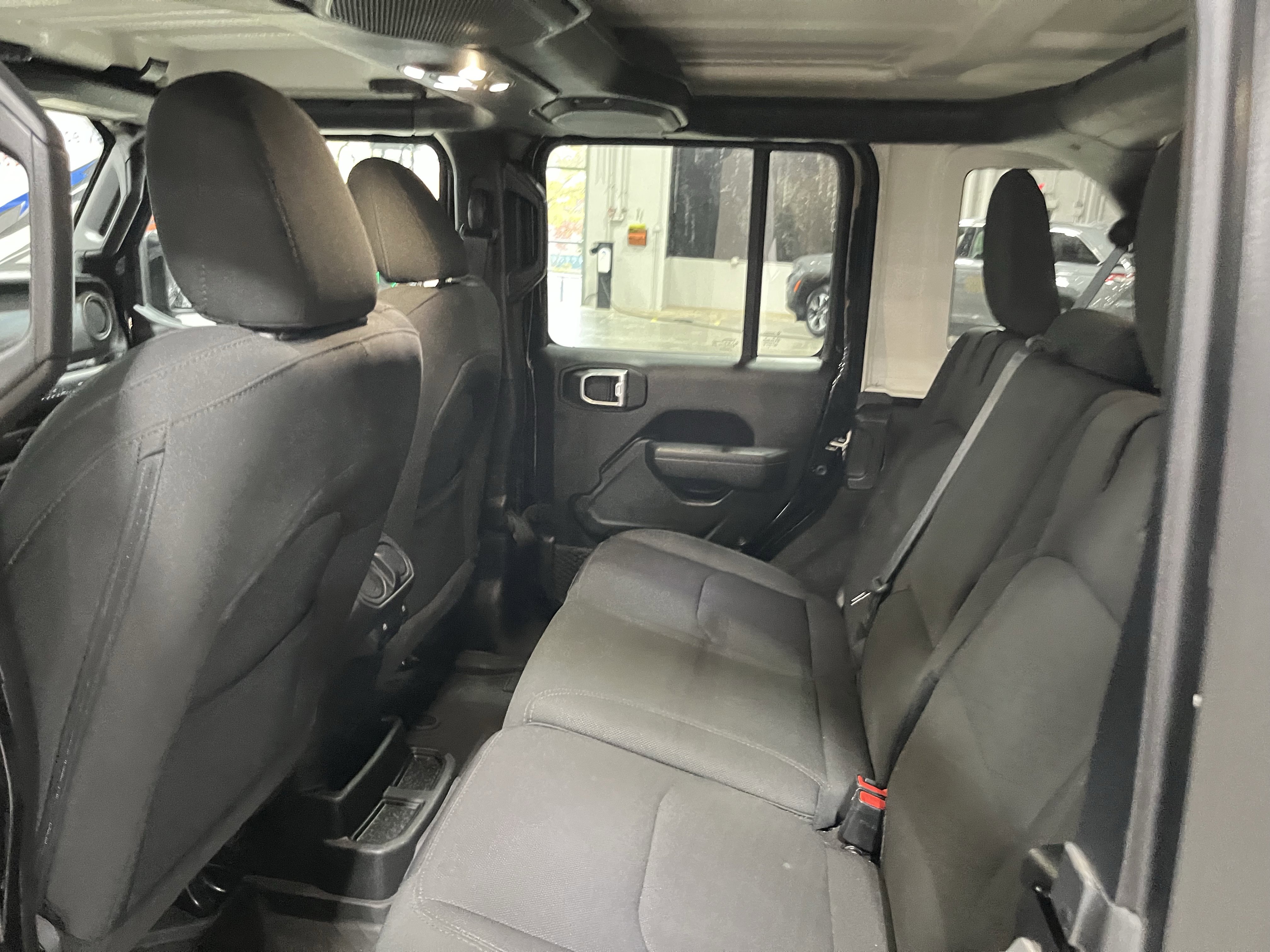 Used 2023 Jeep Wrangler Unlimited image 15