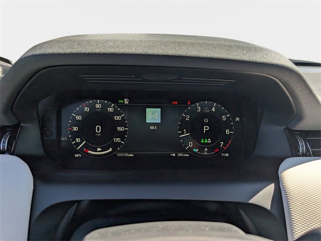 New 2025 Land Rover Discovery Sport Dynamic SE image 9