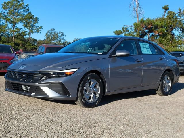 New 2026 Hyundai Elantra SE FWD image 2