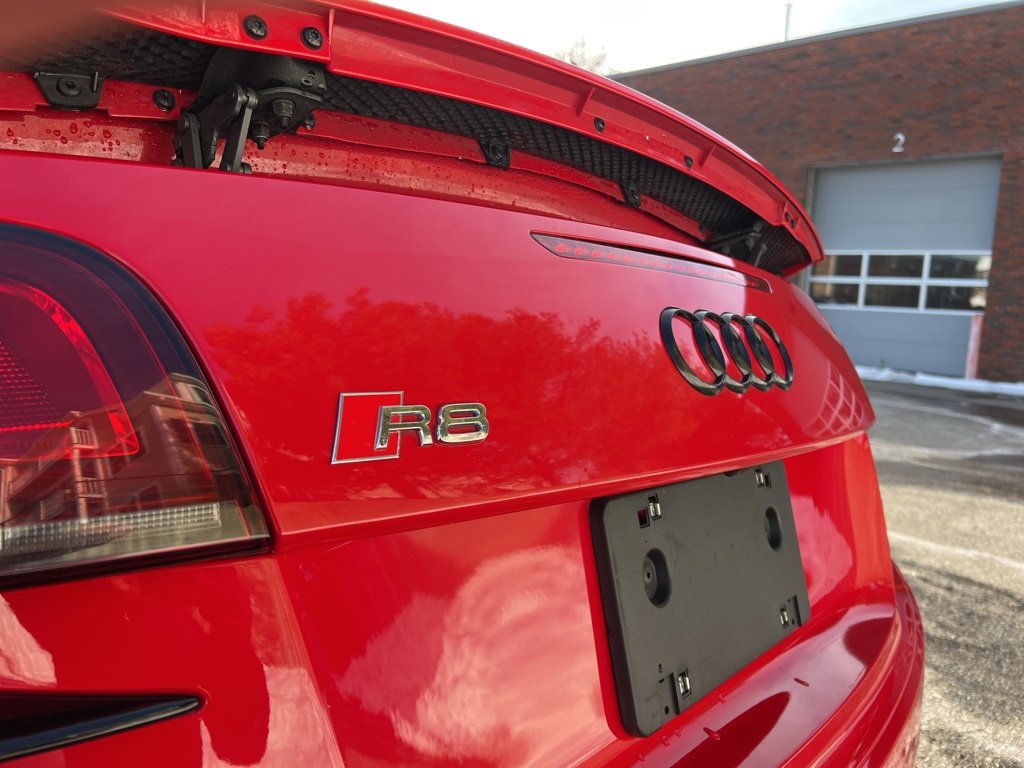 Used 2015 Audi R8 V8 w/ Extended Leather Package image 12