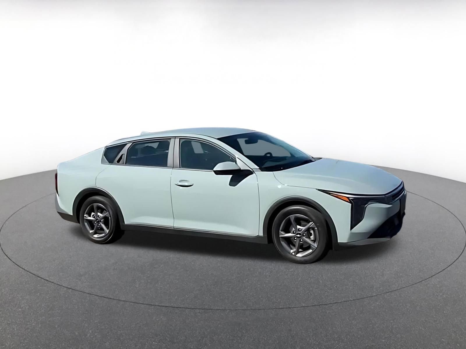 Used 2025 Kia K4 LXS image 2
