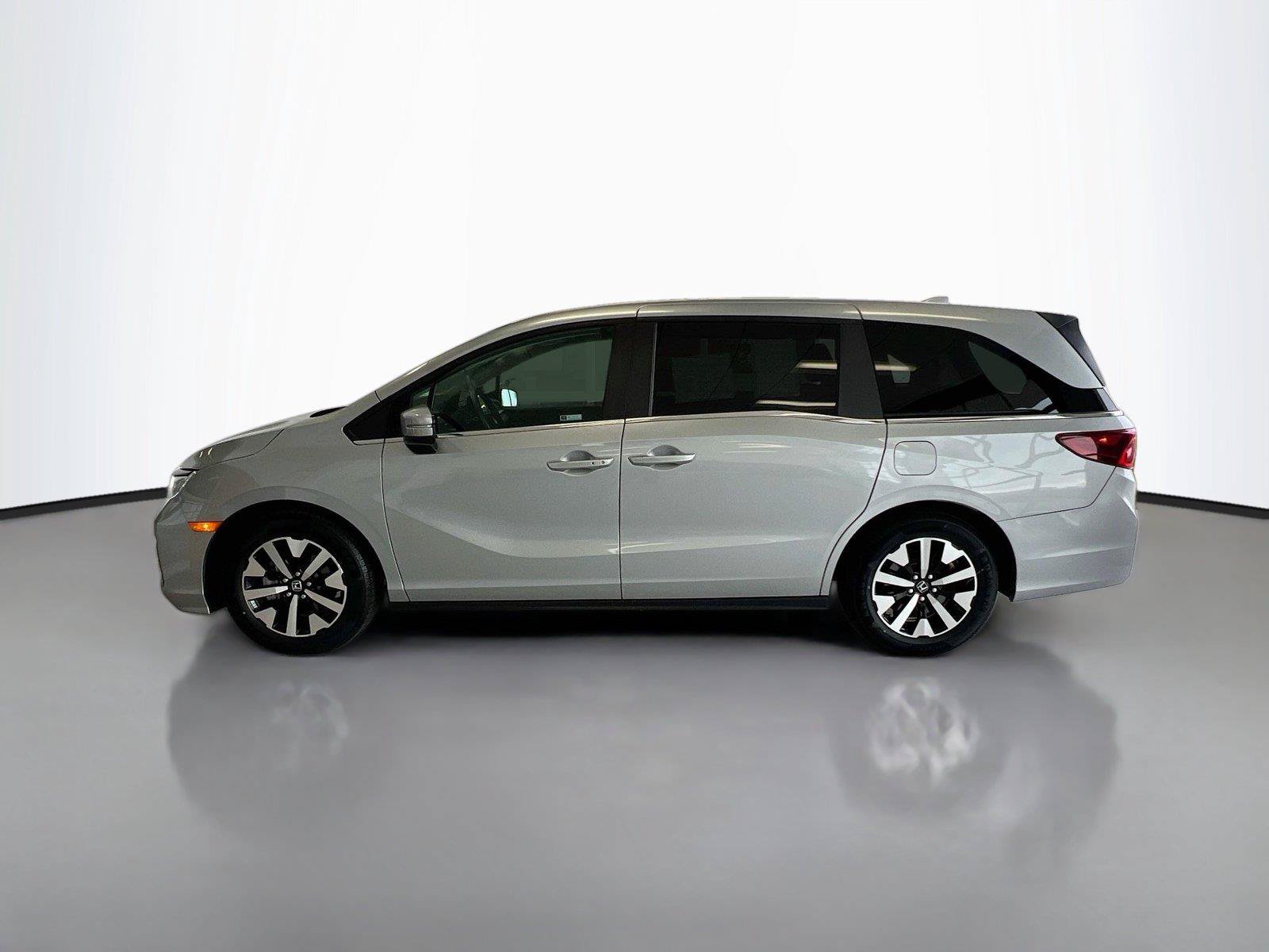 Certified 2025 Honda Odyssey EX-L image 8