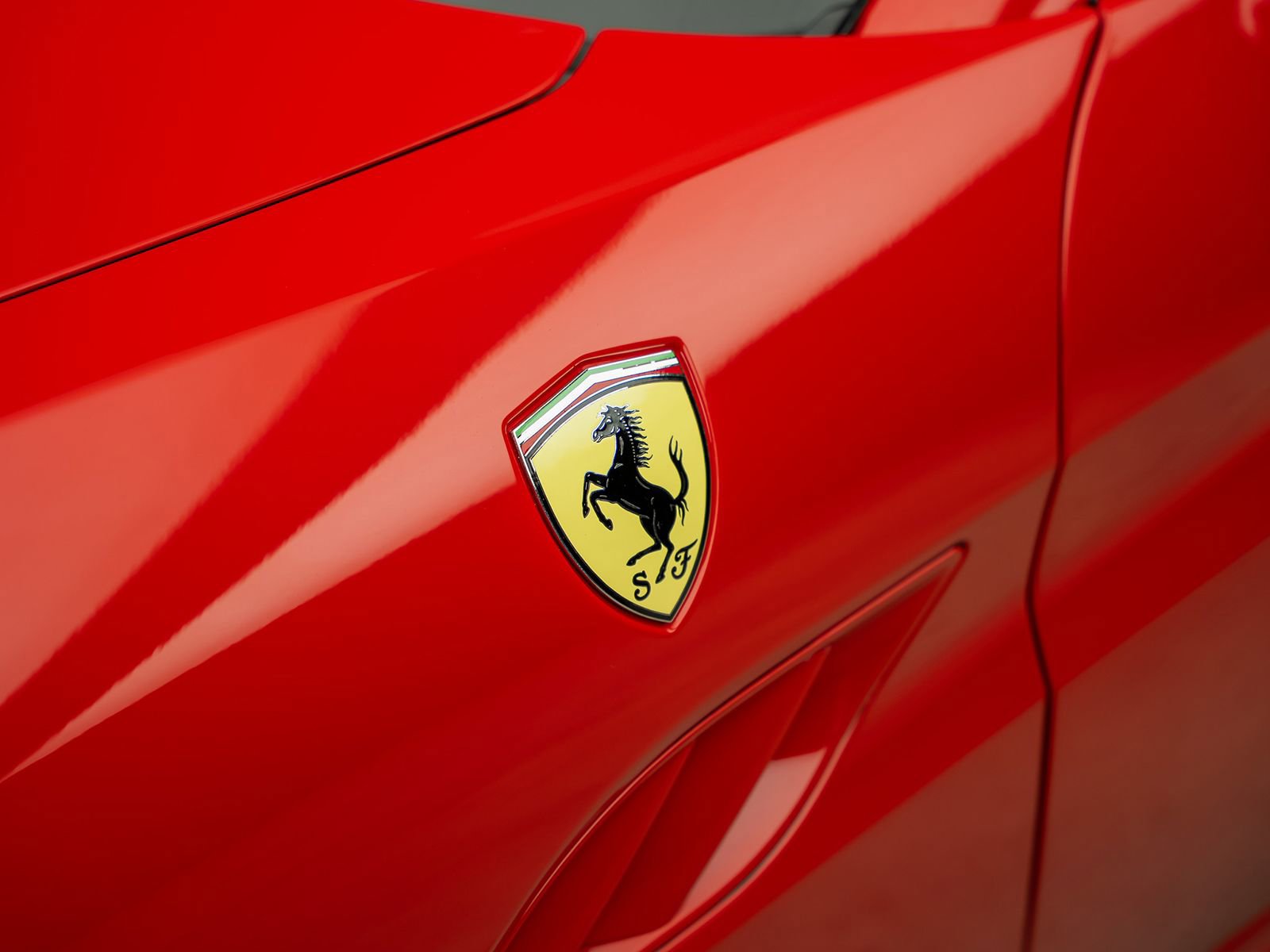 Used 2013 Ferrari California RWD image 30
