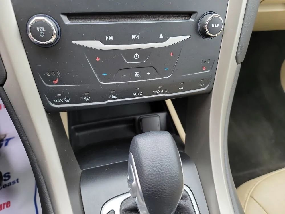 Used 2013 Ford Fusion SE FWD image 22