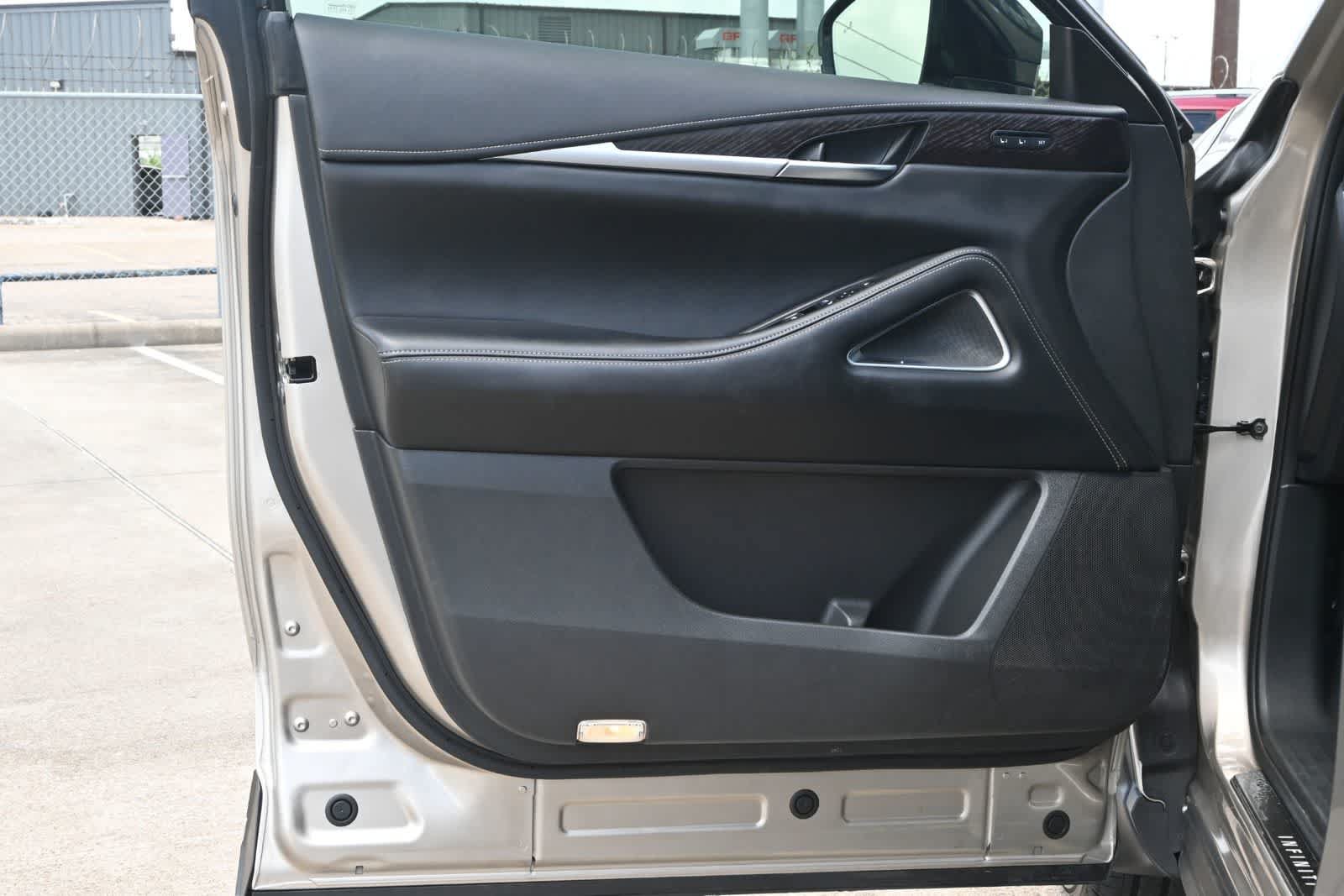 Used 2023 INFINITI QX60 Sensory w/ Cargo Package AWD/4WD image 17