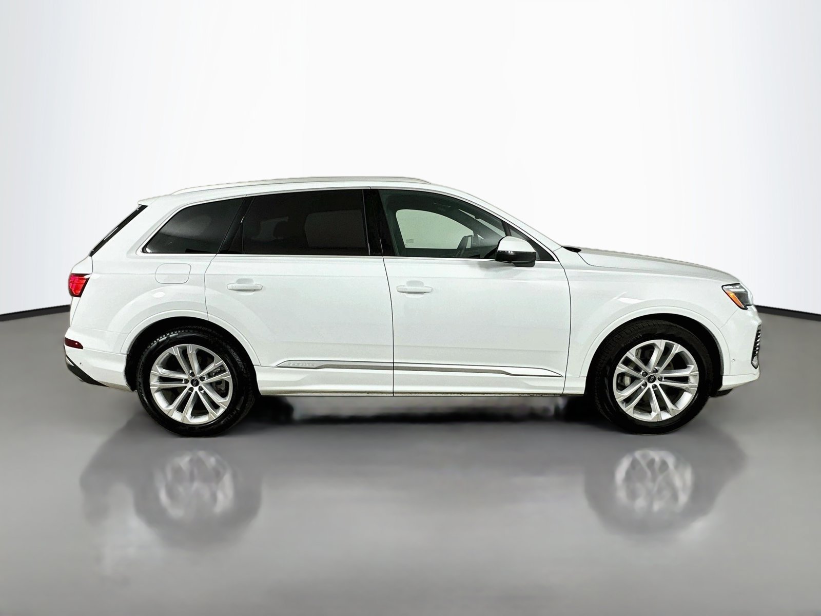 Used 2026 Audi Q7 3.0T Premium Plus w/ Premium Plus Package AWD/4WD image 4