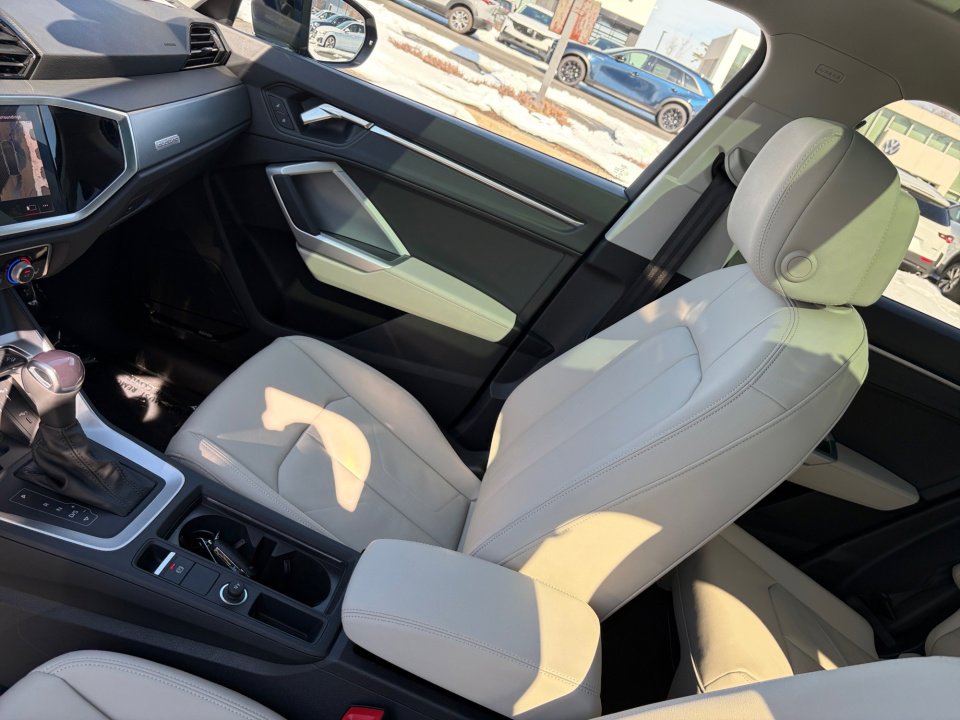 Used 2025 Audi Q3 2.0T Premium Plus w/ Premium Plus Package image 31