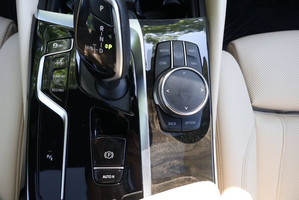 Used 2023 BMW 530i w/ Premium Package RWD image 22